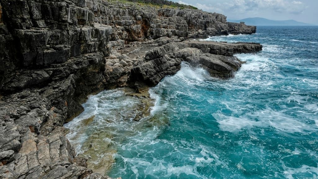 Cliffs filming location in Montenegro, photo 10