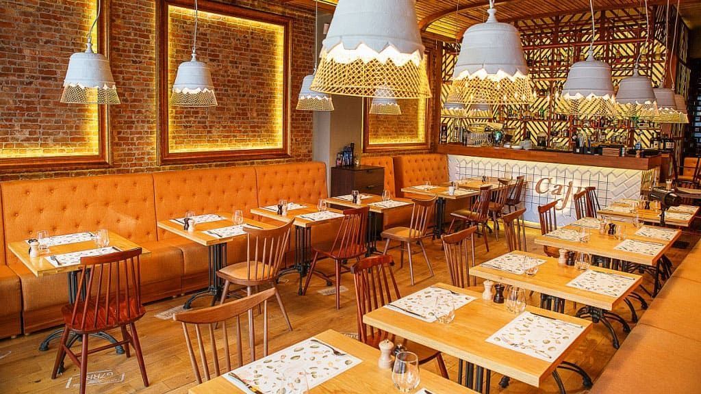 Bars & Restaurants filming locations in Romania